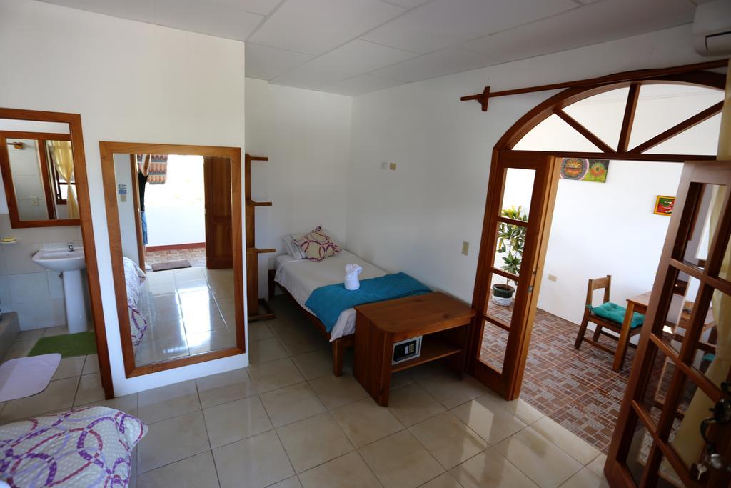 The Galapagos Pearl B&B Пуерто Айора Екстериор снимка